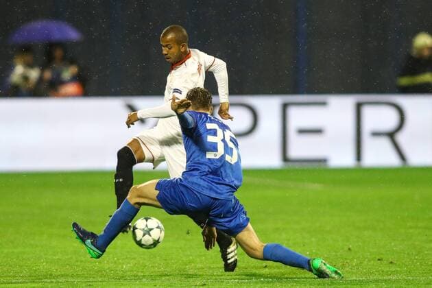 SOCCER - CL, Zagreb vs Sevilla ZAGREB,CROATIA,18.OCT.16 - SOCCER - UEFA Champions League, group stage, GNK Dinamo Zagreb vs Sevilla FC. Image shows Steven NÕZonzi (Sevilla) and Borna Sosa (Zagreb). GEPAxpictures xMaticxKlansek
