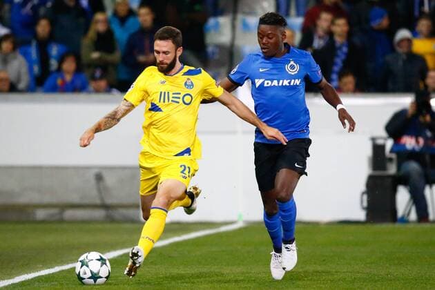 Porto s defender Miguel Layun and Club s Anthony Limbombe fight for the ball during the third game of the group stage of the UEFA Champions League competition between Belgian first division soccer team Club Brugge KV and Portugese club FC Porto in Brugge, Tuesday 18 October 2016. KURTxDESPLENTER  x04959712x