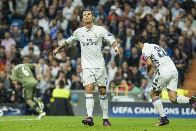 Real Madrid s Cristiano Ronaldo during the match of UEFA Champions League group stage between Real Madrid and Legia de Varsovia at Santiago Bernabeu Stadium in Madrid, Spain. October 18, 2016.  (20161018026)