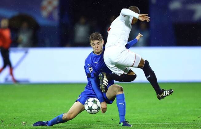 UEFA Champions League, GNK Dinamo - Sevilla 18.10.2016., Maksimir Stadium, Zagreb - UEFA Champions League, Group H, Round 3, GNK Dinamo - Sevilla FC. Borna Sosa.  SlavkoxMidzorPIXSELL