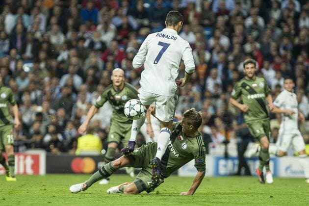 Legia Warszawa s Kasper Hamalinen Real Madrid s Cristiano Ronaldo during the match of UEFA Champions League group stage between Real Madrid and Legia de Varsovia at Santiago Bernabeu Stadium in Madrid, Spain. October 18, 2016.  (20161018033)