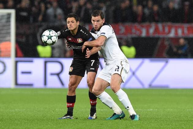 Fußball Champions League Gruppenphase 3. Spieltag Bayer Leverkusen - Tottenham Hotspur am 18.10.2016 in der BayArena in Leverkusen Javier Hernandez Chicharito ( Leverkusen ), links - Jan Vertonghen ( Tottenham ), rechts xRx