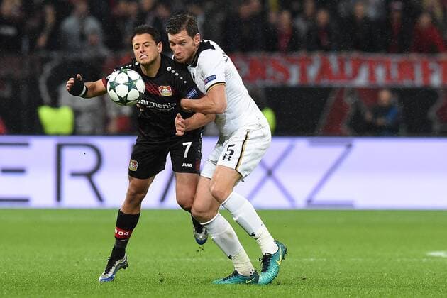 Fußball Champions League Gruppenphase 3. Spieltag Bayer Leverkusen - Tottenham Hotspur am 18.10.2016 in der BayArena in Leverkusen Javier Hernandez Chicharito ( Leverkusen ), links - Jan Vertonghen ( Tottenham ), rechts xRx