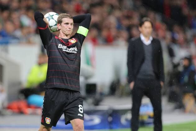 Lars Bender ( 8, Bayer 04 Leverkusen) beim Einwurf ohne Grippe, Bayer 04 Leverkusen vs Tottenham Hotspur, Fussball, UEFA Champions League, 18.10.2016, Leverkusen Copyright: xDeutzmannx xEibnerx-xPressefotox cdn
