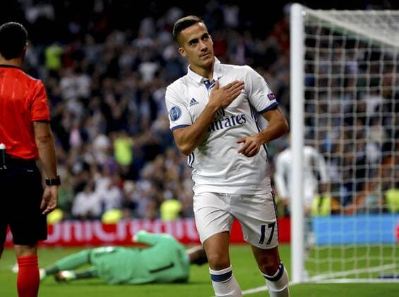Real Madrid s Spanish midfielder Lucas Vazquez celebrates his fourth goal for the team against Legia during the UEFA Champions League match between Real Madrid and Legia Warsaw at Santiago Bernabeu stadium in Madrid, Spain, 18 October 2016. REAL MADRID VS. LEGIA WARSAW !ACHTUNG: NUR REDAKTIONELLE NUTZUNG!  MAD001 20161018-636124260809083870