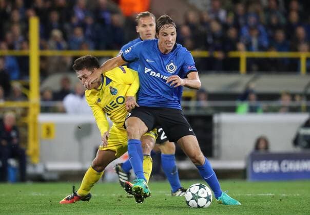 Porto s midfielder Otavio and Club s Pina Tomas fight for the ball during the third game of the group stage of the UEFA Champions League competition between Belgian first division soccer team Club Brugge KV and Portugese club FC Porto in Brugge, Tuesday 18 October 2016. VIRGINIExLEFOUR  x04959962x