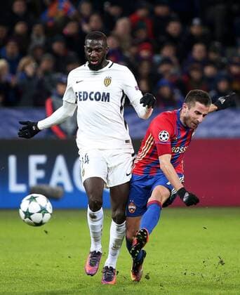 MOSCOW, RUSSIA - OCTOBER 18, 2016: Monaco s Tiemoue Bakayoko (L) and CSKA Moscow s Zoran Tosic fight for the ball in their 2016 17 Season UEFA Champions League Group E Round 3 football match at the Arena CSKA Stadium. Valery Sharifulin TASS  TS034DCB