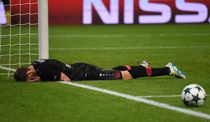 18.10.2016, xjhx, Fussball Champions League, Bayer 04 Leverkusen - Tottenham Hotspur, emspor , v.l. Stefan Kiessling Kießling (Bayer Leverkusen) enttaeuscht, enttaeuscht schauend, dissapointed Leverkusen