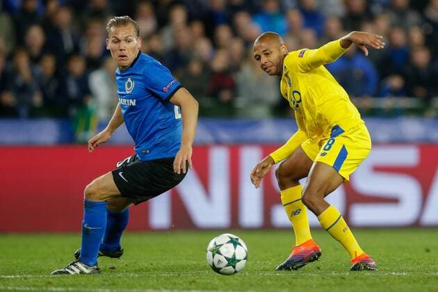 Club s Rudy Ruud Vormer and Porto s midfielder Yacine Brahimi fight for the ball during the third game of the group stage of the UEFA Champions League competition between Belgian first division soccer team Club Brugge KV and Portugese club FC Porto in Brugge, Tuesday 18 October 2016. BRUNOxFAHY  x04960004x