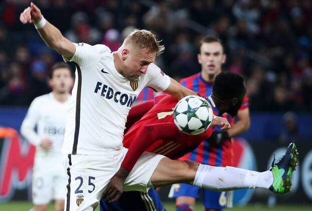 MOSCOW, RUSSIA - OCTOBER 18, 2016: Monaco s Kamil Glik (L) and CSKA Moscow s Lacina Traore fight for the ball in their 2016 17 Season UEFA Champions League Group E Round 3 football match at the Arena CSKA Stadium. Valery Sharifulin TASS  TS034DD1