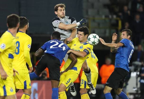 Porto s goalkeeper Iker Casillas fights for the ball during the third game of the group stage of the UEFA Champions League competition between Belgian first division soccer team Club Brugge KV and Portugese club FC Porto in Brugge, Tuesday 18 October 2016. VIRGINIExLEFOUR  x04960018x
