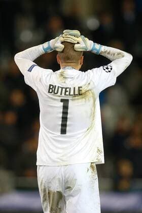 Club s goalkeeper Ludovic Butelle looks dejected after the third game of the group stage of the UEFA Champions League competition between Belgian first division soccer team Club Brugge KV and Portugese club FC Porto in Brugge, Tuesday 18 October 2016. BRUNOxFAHY  x04960035x