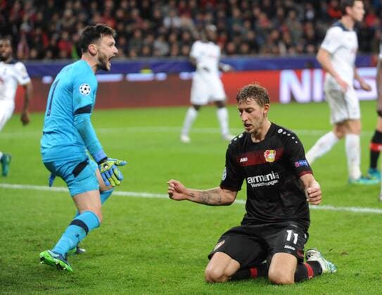 Bilder des Tages - SPORT Championsleague: Bayer 04 Leverkusen - Tottenham Hotspurs 18.10.2016. Stefan Kießling (LEV) enttäuscht nach einer vergebenen Torchance. Li: Tw. Lloris (Spurs). HM