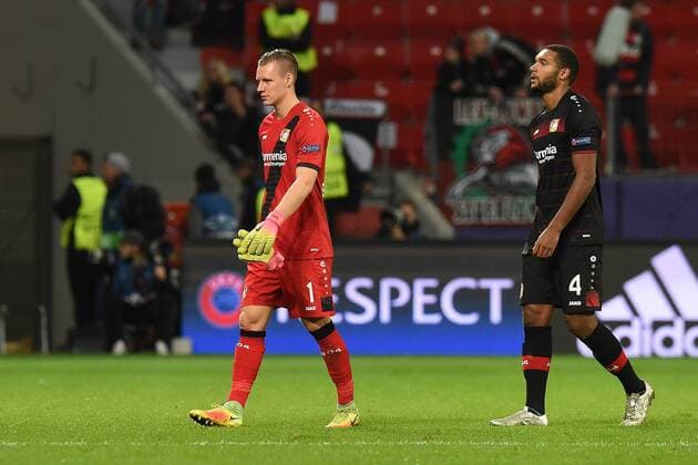 Fußball Champions League Gruppenphase 3. Spieltag Bayer Leverkusen - Tottenham Hotspur am 18.10.2016 in der BayArena in Leverkusen Bernd Leno ( Leverkusen ), links - Jonathan Tah ( Leverkusen ), rechts - enttäuscht xRx