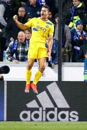 Bilder des Tages - SPORT Poto s forward Andre Silva celebrates after scoring during the third game of the group stage of the UEFA Champions League competition between Belgian first division soccer team Club Brugge KV and Portugese club FC Porto in Brugge, Tuesday 18 October 2016. KURTxDESPLENTER  x04960097x