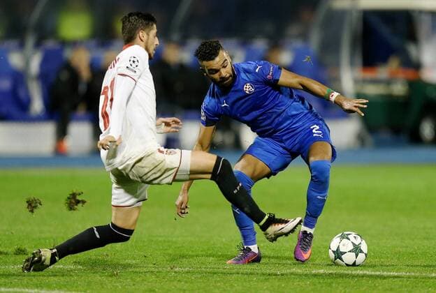 UEFA Champions League, GNK Dinamo - Sevilla 18.10.2016., Maksimir Stadium, Zagreb - UEFA Champions League, Group H, Round 3, GNK Dinamo - Sevilla FC.Sergio Escudero, Hilal Soudani  DaliborxUrukalovic PIXSELL