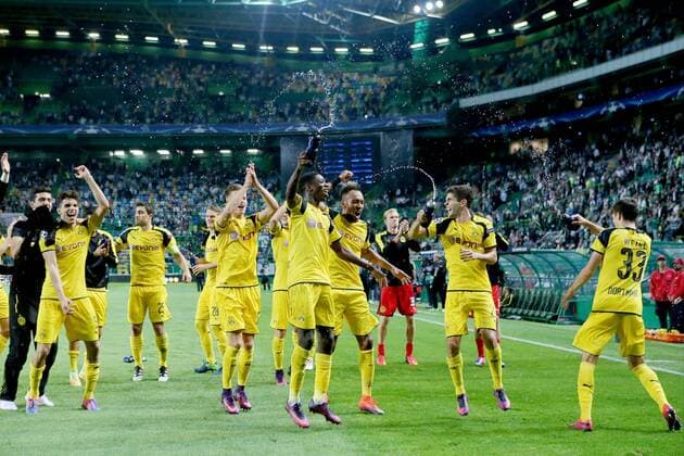 Ousmane Dembele (Borussia Dortmund 7) Pierre-Emerick Aubameyang (Borussia Dortmund 17) und die andern Spieler feiern den Sieg, Sporting Lissabon vs. Borussia Dortmund , Fussball, Champions League, Gruppenphase, 18.10.2016, Lissabon Copyright: xLanger Eibner-Pressefotox EP_HLR