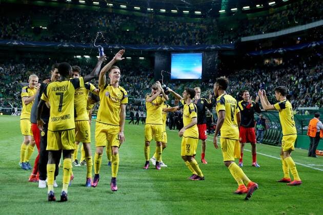 Ousmane Dembele (Borussia Dortmund 7) Pierre-Emerick Aubameyang (Borussia Dortmund 17) und die andern Spieler feiern den Sieg, Sporting Lissabon vs. Borussia Dortmund , Fussball, Champions League, Gruppenphase, 18.10.2016, Lissabon Copyright: xLanger Eibner-Pressefotox EP_HLR