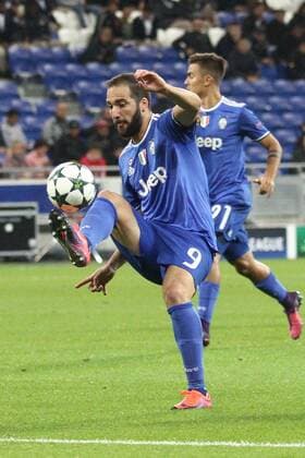 October 18, 2016 - Lyon, France - Juventus forward Gonzalo Higuain (9) controls the ball during the Uefa Champions League group stage football match n3 LYON - JUVENTUS on 18 10 2016 at the Parc Olympique Lyonnais in Lyon, France. Olympique Lyonnais v Juventus - UEFA Champions League  - ZUMAn230 20161018_zaa_n230_112