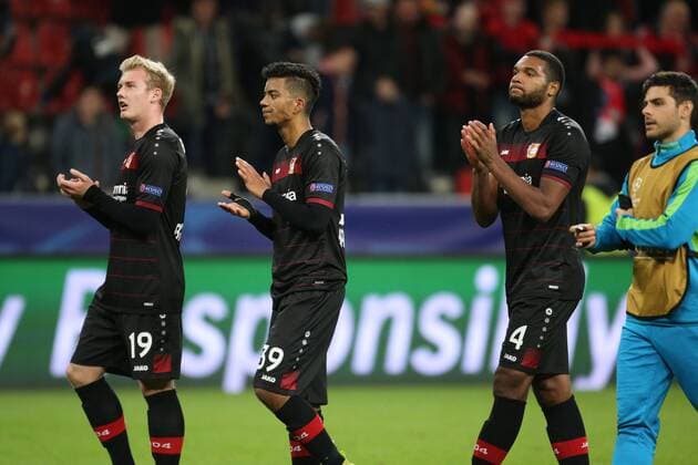 18.10.2016, Fussball Champions League 2016 17, Vorrunde, 3. Spieltag, Bayer 04 Leverkusen - Tottenham Hotspur, v. l. Julian Brandt (Bayer 04 Leverkusen), Benjamin Heinrichs (Bayer 04 Leverkusen), Jonathan Tag (Bayer 04 Leverkusen) sind enttäuscht
