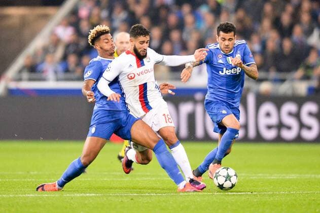 23 Dani Alves (juve) - 18 Nabil Fekir (ol) - 18 MARIO LEMINA (juve) - Fussball, Champions League, Olympique Lyon vs. Juventus Turin - 18 10 2016 AnthonyBIBARD FEP Panoramic 
