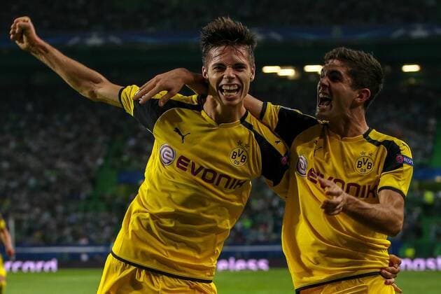 Bilder des Tages - SPORT October 18, 2016 - Lisbon, Aveiro, Portugal - Borussias midfielder Julian Weigl from Germany celebrating after scoring a goal during the UEFA Champions League match between Sporting Clube de Portugal and Borussia Dortmund at Estadio Jose Alvalade on October 18, 2016 in Lisbon, Portugal. Sporting Clube de Portugal v Borussia Dortmund - UEFA Champions League  - ZUMAn230 20161018_zaa_n230_133