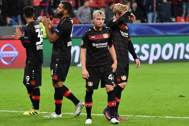 GER, Bayer Leverkusen (GER) vs. Tottenham Hotspur (GBR) 18.10.2016, BAYARENA, Leverkusen, Gruppe E, GER, Bayer Leverkusen (GER) vs. Tottenham Hotspur (GBR) im Bild: verhaltene Freude nach dem Spiel von Leverkusen li 39 , Jonathan Tah (Leverkusen 4),,Kevin Kampl (Leverkusen 44), un dJulian Brandt (Leverkusen 19), Foto © nordphoto Meuter nordphotox xMeuter