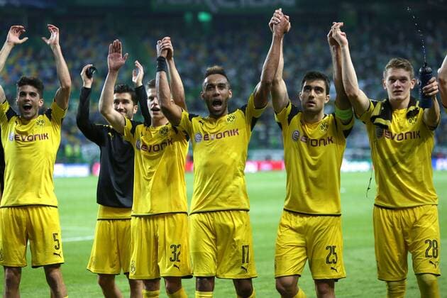 October 18, 2016 - Lisbon, Portugal - Dortmund s players celebrate the victory after the UEFA Champions League Group F football match Sporting CP vs Borussia Dortmund at the Alvalade stadium in Lisbon, Portugal on October 18, 2016. Sporting Clube de Portugal v Borussia Dortmund - UEFA Champions League  - ZUMAn230 20161018_zaa_n230_159