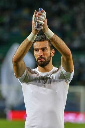 October 18, 2016 - Lisbon, Aveiro, Portugal - Sportings goalkeeper Rui Patricio from Portugal thanking the supporters after the match UEFA Champions League match between Sporting Clube de Portugal and Borussia Dortmund at Estadio Jose Alvalade on October 18, 2016 in Lisbon, Portugal. Sporting Clube de Portugal v Borussia Dortmund - UEFA Champions League  - ZUMAn230 20161018_zaa_n230_196