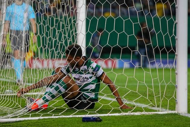October 18, 2016 - Lisbon, Aveiro, Portugal - Sportings midfielder Elias from Brazil in action during the UEFA Champions League match between Sporting Clube de Portugal and Borussia Dortmund at Estadio Jose Alvalade on October 18, 2016 in Lisbon, Portugal. Sporting Clube de Portugal v Borussia Dortmund - UEFA Champions League  - ZUMAn230 20161018_zaa_n230_218