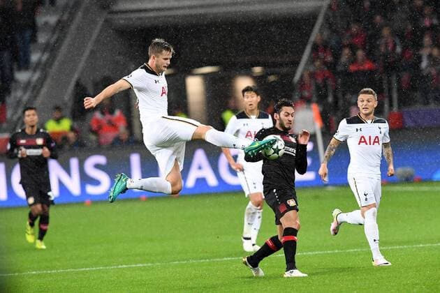 Fussball, UEFA Champions League, Saison 2016 2017, Spieltag 3, Bayer 04 Leverkusen, Tottenham Hotspur 18.10.2016, Bayarena Leverkusen, Christian Eriksen, Tottenham Hotspur FC , Aktion, Einzelbild,