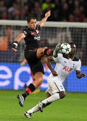 Fussball, UEFA Champions League, Saison 2016 2017, Spieltag 3, Bayer 04 Leverkusen, Tottenham Hotspur 18.10.2016, Bayarena Leverkusen, Chicharito , Bayer 04 Leverkusen, Aktion, Einzelbild,