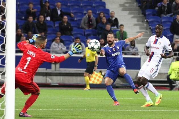 October 18, 2016 - Lyon, France - Juventus forward Gonzalo Higuain (9) shoots the ball during the Uefa Champions League group stage football match n3 LYON - JUVENTUS on 18 10 2016 at the Parc Olympique Lyonnais in Lyon, France. Olympique Lyonnais v Juventus - UEFA Champions League  - ZUMAn230 20161018_zaa_n230_119