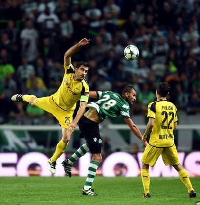 LISBON, Oct. 18, 2016 -- Sporting s Bas dost (C) vies with Dortmund s Sokratis Papastathopoulos (L) during the UEFA Champions League football match between Sporting CP and BVB Borussia Dortmund in Lisbon, Portugal, Oct. 18, 2016. Sporting lost 1-2. ) (SP)PORTUGAL-LISBON-FOOTBALL-UEFA CHAMPIONS LEAGUE ZhangxLiyun 
