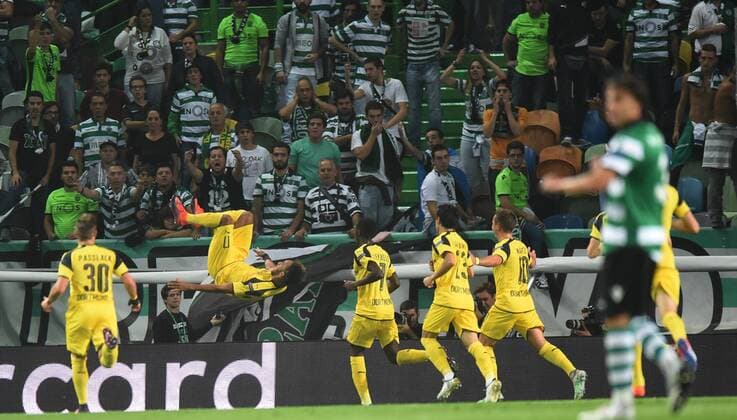 LISBON, Oct. 18, 2016 -- Dortmund s player Pierre-Emerick Aubamehyang (2nd L) celebrates scoring a goal with teammates during the UEFA Champions League football match between Sporting CP and BVB Borussia Dortmund in Lisbon, Portugal, Oct. 18, 2016. Sporting lost 1-2. ) (SP)PORTUGAL-LISBON-FOOTBALL-UEFA CHAMPIONS LEAGUE ZhangxLiyun 