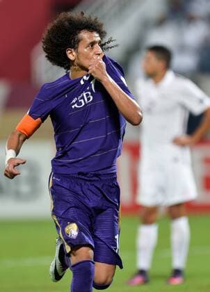 Fußball, AFC Asien Champions League, El-Jaish Sports Club - Al-Ain FC DOHA, Oct. 18, 2016 -- Omar Abdulrahman of the United Arab Emirates Al-Ain celebrates after scoring the first goal against Qatar s El-Jaish during the AFC Asian Champions League Semi-final second leg at the Abdullah Bin Khalifa Stadium in Doha, capital of Qatar, Oct. 18, 2016. The match ended in a 2-2 draw and El-Jaish was eliminated.) (SP)QATAR-DOHA-SOCCER-ASIAN CHAMPION LEAGUE Nikku 