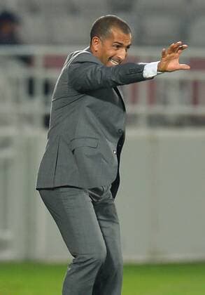 Fußball, AFC Asien Champions League, El-Jaish Sports Club - Al-Ain FC DOHA, Oct. 18, 2016 -- Sabri Lamouchi, head coach of Qatar s El-Jaish, gestures during the AFC Asian Champions League Semi-final second leg against the United Arab Emirates Al-Ain at the Abdullah Bin Khalifa Stadium in Doha, capital of Qatar, Oct. 18, 2016. The match ended in a 2-2 draw and El-Jaish was eliminated.) (SP)QATAR-DOHA-SOCCER-ASIAN CHAMPION LEAGUE Nikku 