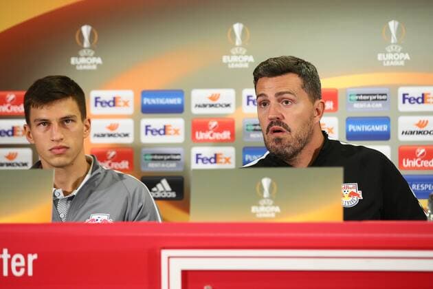 SOCCER - EL, RBS vs Nice, preview SALZBURG,AUSTRIA,19.OCT.16 - SOCCER - UEFA Europa League, group stage, Red Bull Salzburg vs OGC Nice, preview, press conference PK Pressekonferenz RBS. Image shows head coach Oscar Garcia and Stefan Lainer (RBS). GEPAxpictures xFelixxRoittner
