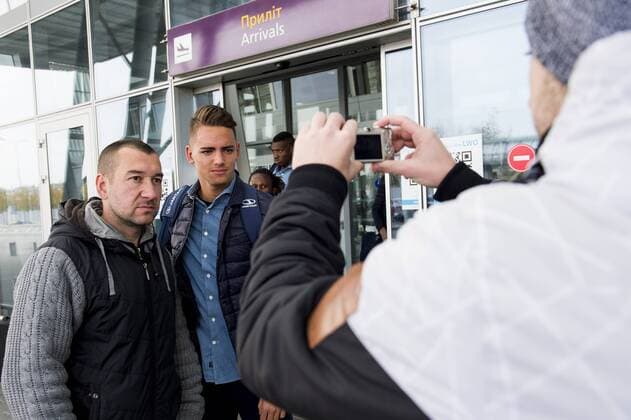 Gent s Siebe Horemans pictured during the arrival of Belgian soccer team KAA Gent, Wednesday 19 October 2016, in Lviv, Ukraine. Tomorrow Gent is playing Ukraine club Shaktar Donetsk in the third match of the group stage of the Europa League competition. JASPERxJACOBS  x04960435x