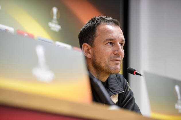 Standard s head coach Aleksandar Jankovic pictured during a press conference PK Pressekonferenz of Belgian soccer team Standard de Liege, Wednesday 19 October 2016, in Liege. Tomorrow Standard is playing the third game of the group stage of the Europa League competition against Greek team Panathinaikos. NICOLASxLAMBERT  x04960576x