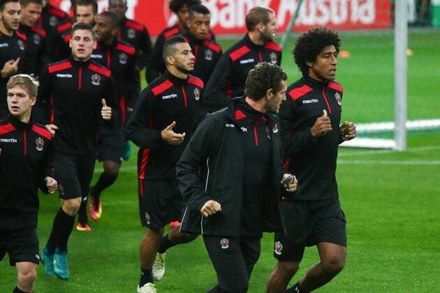 SOCCER - EL, RBS vs Nice, preview SALZBURG,AUSTRIA,19.OCT.16 - SOCCER - UEFA Europa League, group stage, Red Bull Salzburg vs OGC Nice, preview, final training Nice. Image shows Dante (Nice) and the team. GEPAxpictures xFelixxRoittner