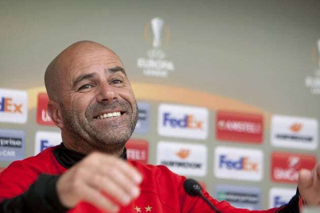 Ajax s head coach Peter Peter Bosz attends a press conference PK Pressekonferenz in Vigo, province of Galicia, northwestern Spain, 19 October 2016. Real Club Celta de Vigo will face Ajax on 20 October in a UEFA Europa League group stage soccer match. Press conference of Ajax !ACHTUNG: NUR REDAKTIONELLE NUTZUNG!  20161019-636125010823561726