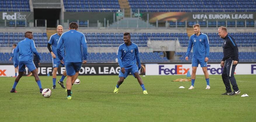 SOCCER - EL, Roma vs A.Wien, preview ROME,ITALY,19.OCT.16 - SOCCER - UEFA Europa League, group stage, AS Roma vs FK Austria Wien, preview, final training A.Wien. Image shows Olarenwaju Kayode, Raphael Holzhauser, Ognjen Vukojevic, Abdul Kadiri Mohammed, Alexander Gruenwald and assistant coach Sebastian Hahn (A.Wien). GEPAxpictures xChristianxOrt