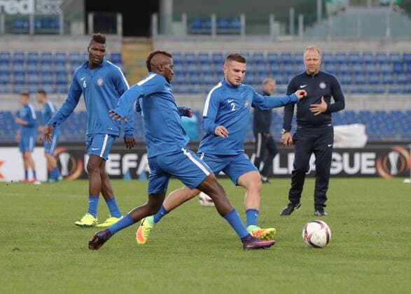 SOCCER - EL, Roma vs A.Wien, preview ROME,ITALY,19.OCT.16 - SOCCER - UEFA Europa League, group stage, AS Roma vs FK Austria Wien, preview, final training A.Wien. Image shows Abdul Kadiri Mohammed, Olarenwaju Kayode, Petar Gluhakovic and assistant coach Sebastian Hahn (A.Wien). GEPAxpictures xChristianxOrt