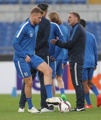 SOCCER - EL, Roma vs A.Wien, preview ROME,ITALY,19.OCT.16 - SOCCER - UEFA Europa League, group stage, AS Roma vs FK Austria Wien, preview, final training A.Wien. Image shows Alexander Gruenwald and head coach Thorsten Fink (A.Wien). GEPAxpictures xChristianxOrt
