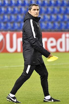 Athletic s head coach Spanish Ernesto Valverde pictured during a training of Portuguese soccer team Athletic Bilbao, Wednesday 19 October 2016, in Genk. Tomorrow Bilbao is playing the third game of the group stage of the Europa League competition against Belgian soccer team RC Genk. YORICKxJANSENS  x04960876x