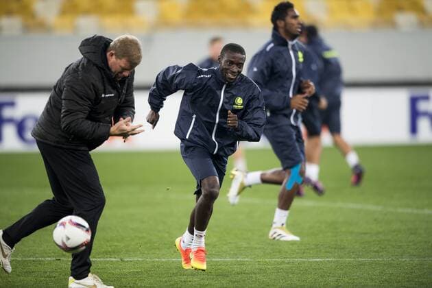 Gent s head coach Hein Vanhaezebrouck and Gent s Nana Asare pictured in action during a training of Belgian soccer team KAA Gent, Wednesday 19 October 2016, in Lviv, Ukraine. Tomorrow Gent is playing Ukraine club Shaktar Donetsk in the third match of the group stage of the Europa League competition. JASPERxJACOBS  x04960936x