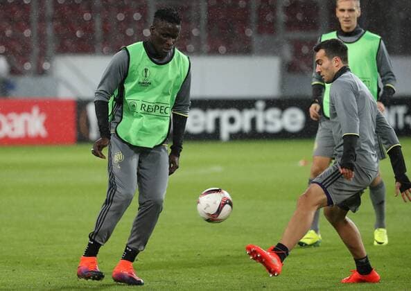 Anderlecht s Kara Mbodji and Anderlecht s Ivan Obradovic fight for the ball during a training of Belgian soccer team RSC Anderlecht, Wednesday 19 October 2016, in Mainz, Germany. Tomorrow Anderlecht is playing German club FSV Mainz in the third match of the group stage of the Europa League competition. VIRGINIExLEFOUR  x04960978x