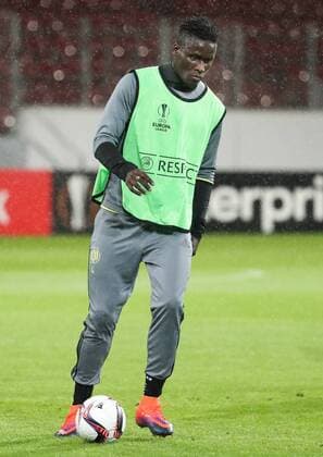 Anderlecht s Kara Mbodji fights for the ball during a training of Belgian soccer team RSC Anderlecht, Wednesday 19 October 2016, in Mainz, Germany. Tomorrow Anderlecht is playing German club FSV Mainz in the third match of the group stage of the Europa League competition. VIRGINIExLEFOUR  x04960979x