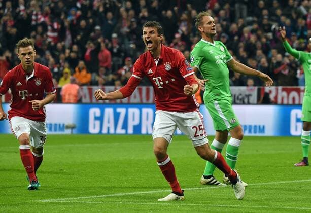19.10.2016, xjhx, Fussball Champions League, FC Bayern Muenchen - PSV Eindhoven, emspor , v.l. Thomas Mueller (FC Bayern Muenchen) celebrate the goal, Torjubel zum 1:0 Muenchen